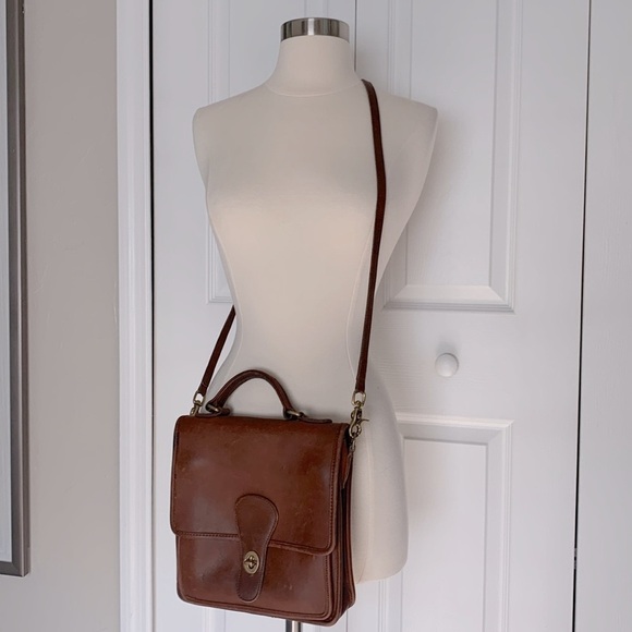 Coach Handbags - Vintage Coach British Tan Station Bag with crossbody strap